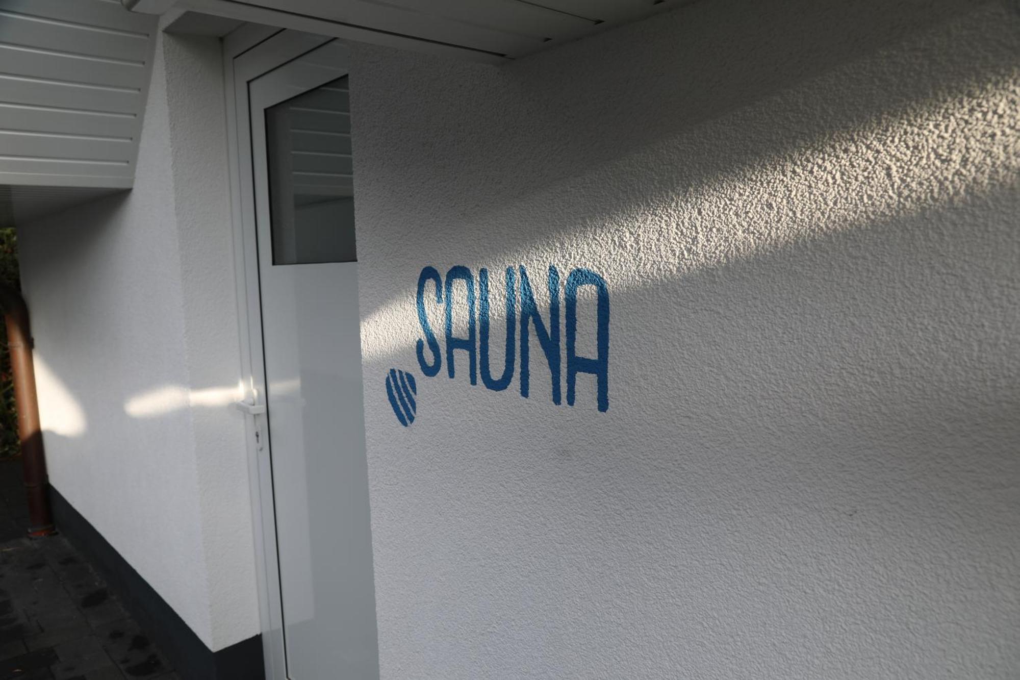 Eine Sehr Gemuetliche Dachgeschoss Ferienwohnung Ihlow  Exteriör bild