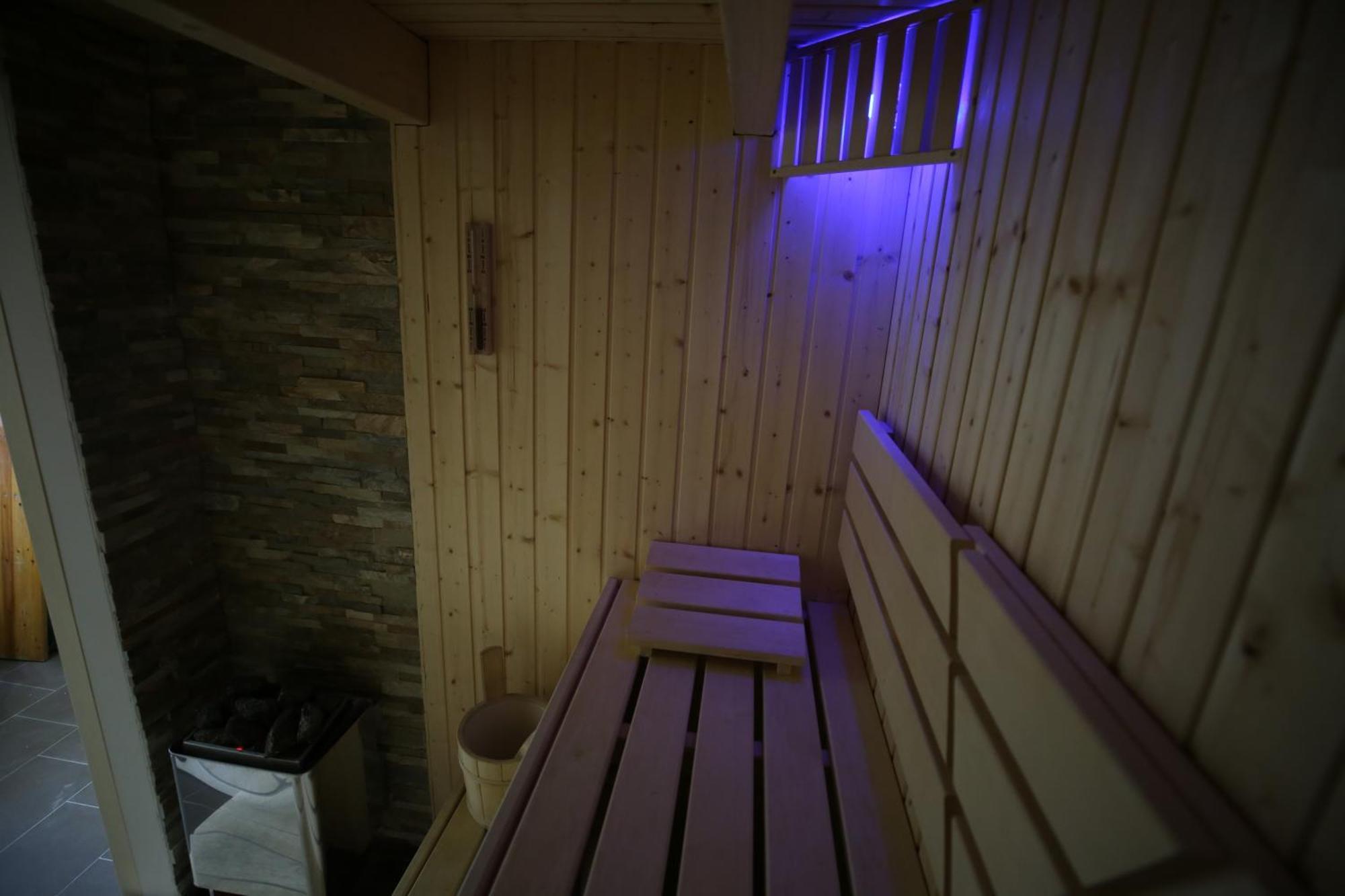 Eine Sehr Gemuetliche Dachgeschoss Ferienwohnung Ihlow  Exteriör bild